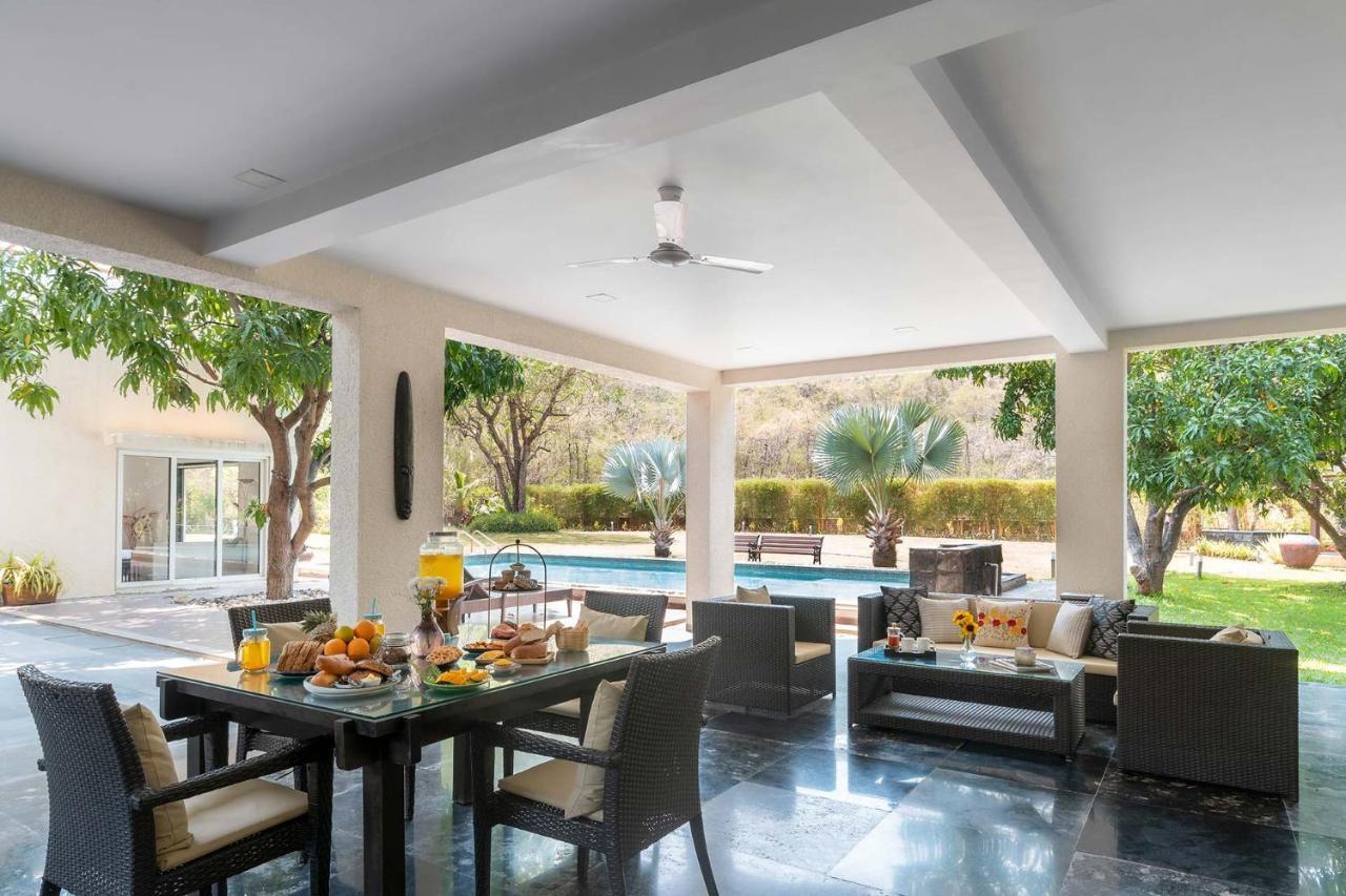 The Leaf By Stayvista - An Enchanting Escape Offering A Pool, Terrace, Lush Lawn, Contemporary Interiors, And Indoor Games Alībāg Exterior foto