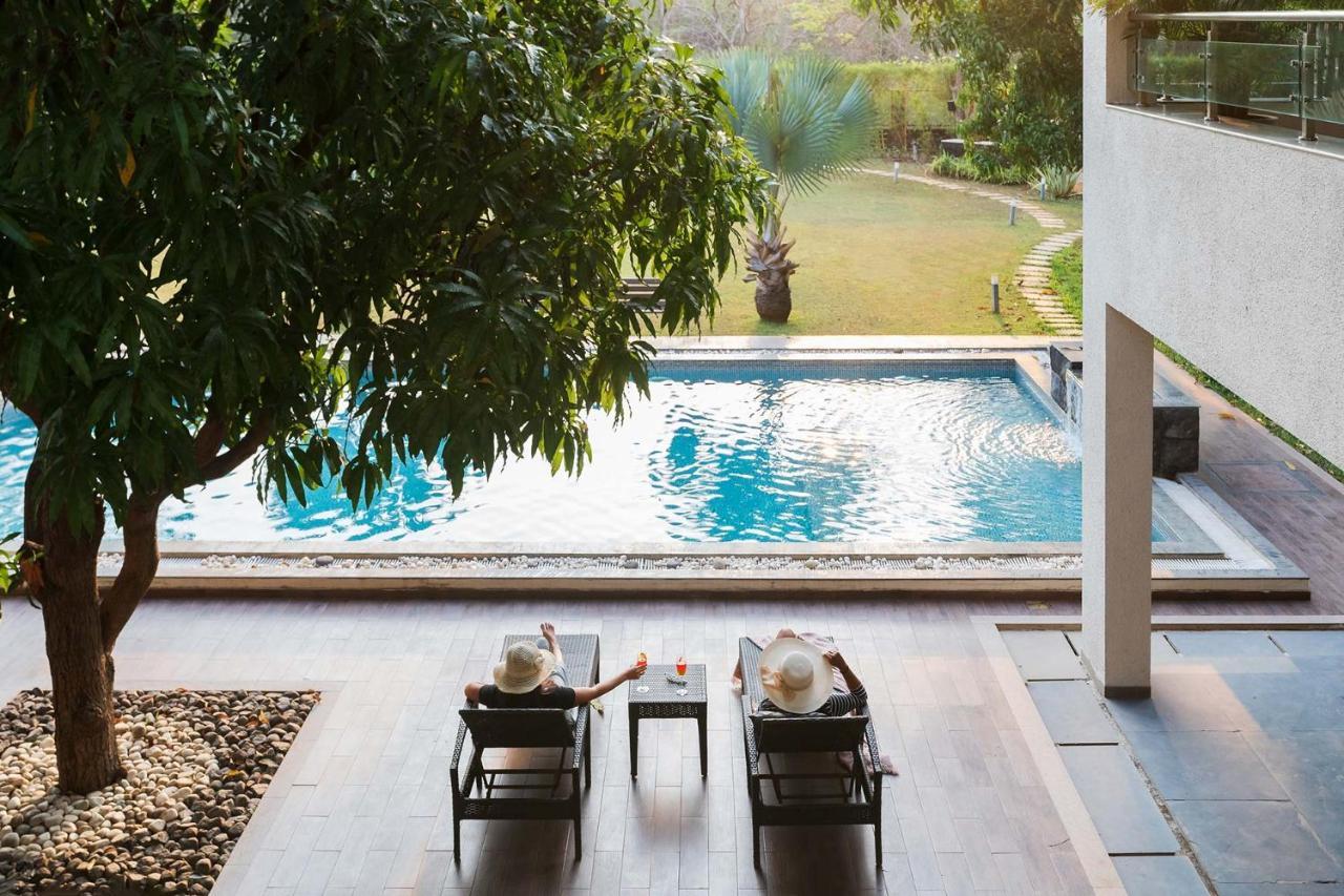 The Leaf By Stayvista - An Enchanting Escape Offering A Pool, Terrace, Lush Lawn, Contemporary Interiors, And Indoor Games Alībāg Exterior foto