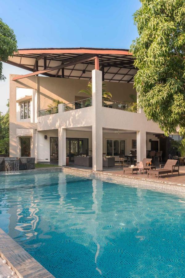 The Leaf By Stayvista - An Enchanting Escape Offering A Pool, Terrace, Lush Lawn, Contemporary Interiors, And Indoor Games Alībāg Exterior foto
