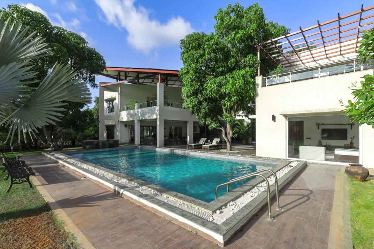 The Leaf By Stayvista - An Enchanting Escape Offering A Pool, Terrace, Lush Lawn, Contemporary Interiors, And Indoor Games Alībāg Exterior foto